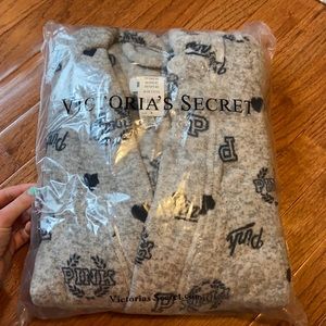 victoria secret fuzzy robe! never worn